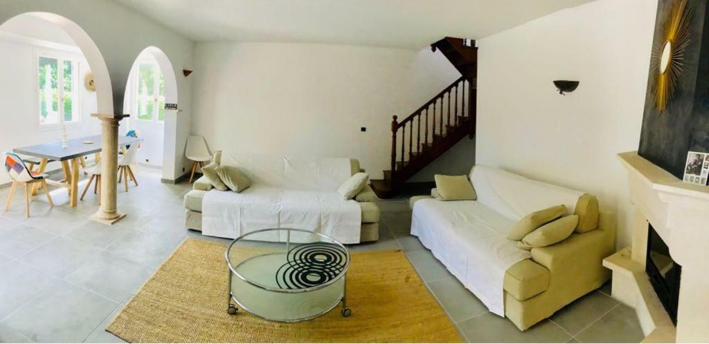 איל-סור-לה-סורג Villa In Provence With Private Pool מראה חיצוני תמונה